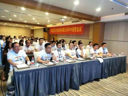 乘風(fēng)破浪，攜手共進(jìn)